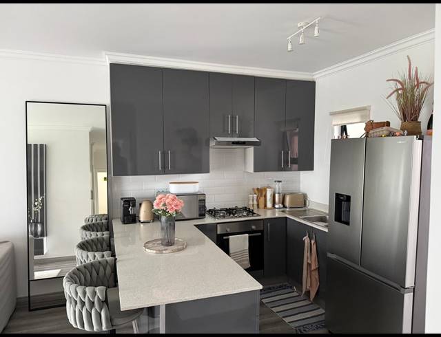 2 BEDROOM APARTMENT FOR SALE IN UMHLANGA RIDGE